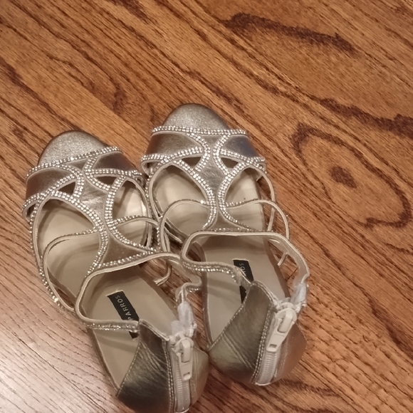 Caparros Silver Strappy Women's Shoes - Picture 5 of 5